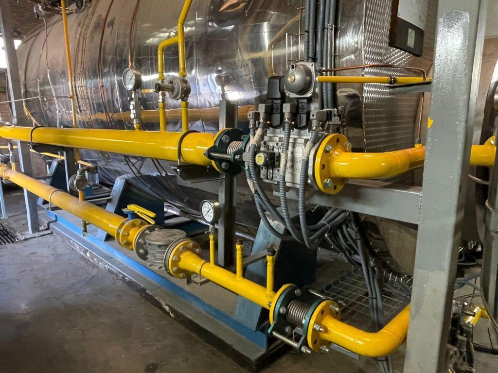 Mixed combustion system with separate fuel access ramps - E&M combustion