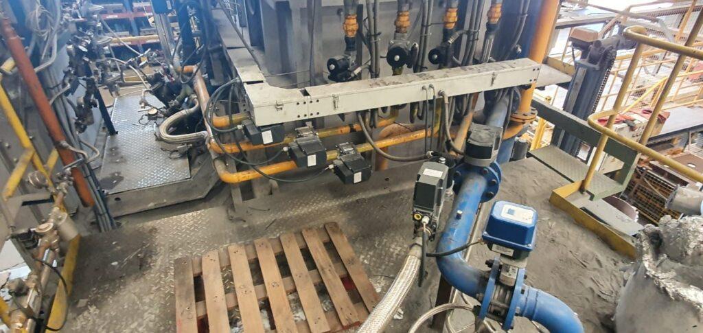 Installation of four mixed burners in an aluminum furnace - E&M Combustion